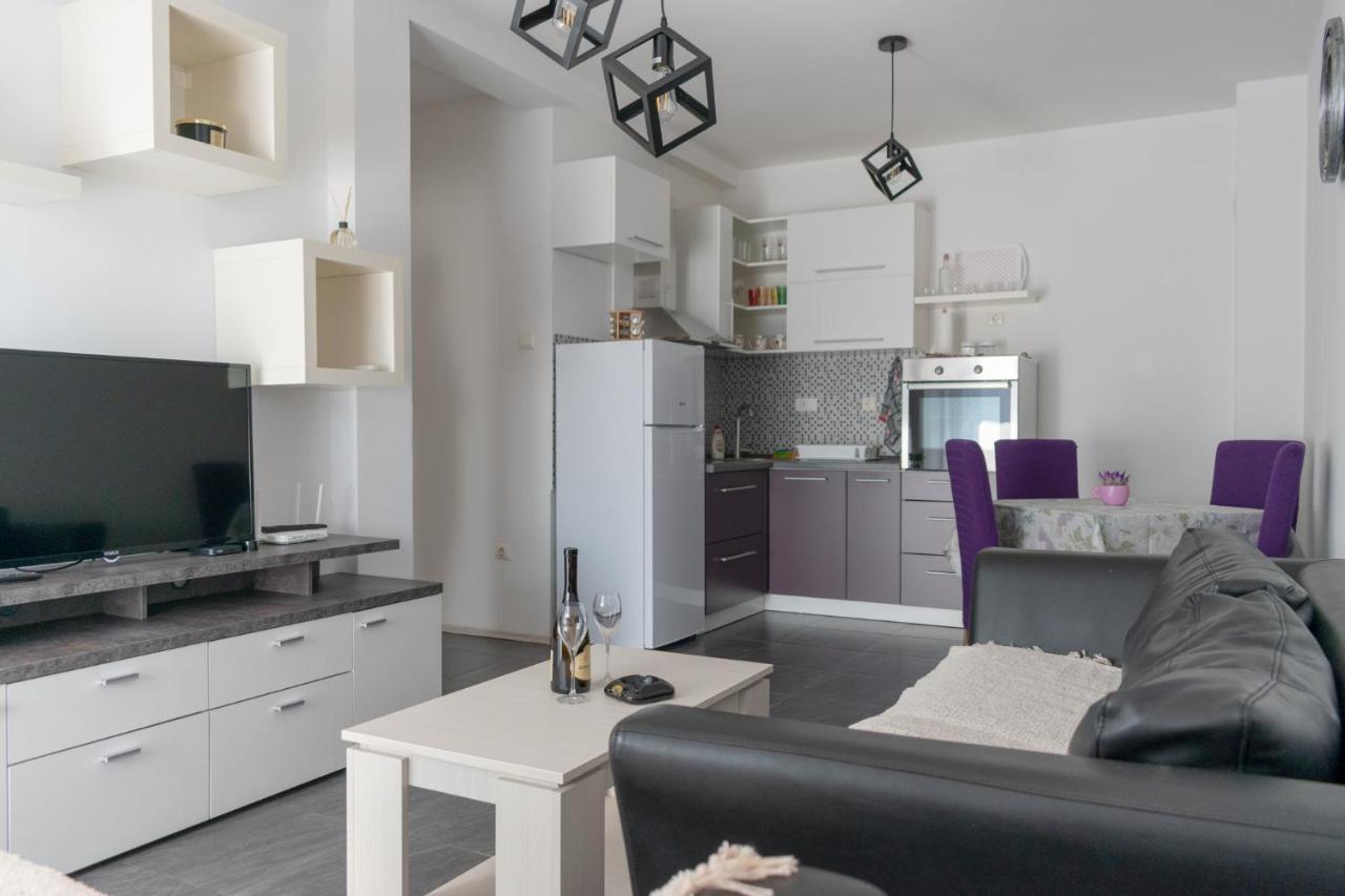 Stan Na Dan 021 Appartement Novi Sad Buitenkant foto