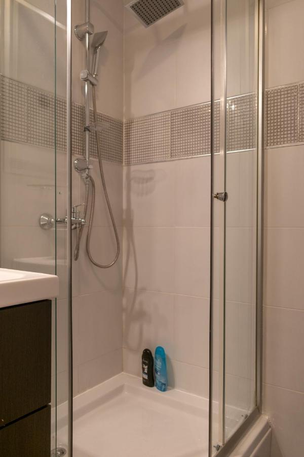 Stan Na Dan 021 Appartement Novi Sad Buitenkant foto