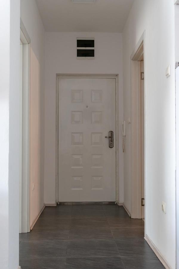 Stan Na Dan 021 Appartement Novi Sad Buitenkant foto