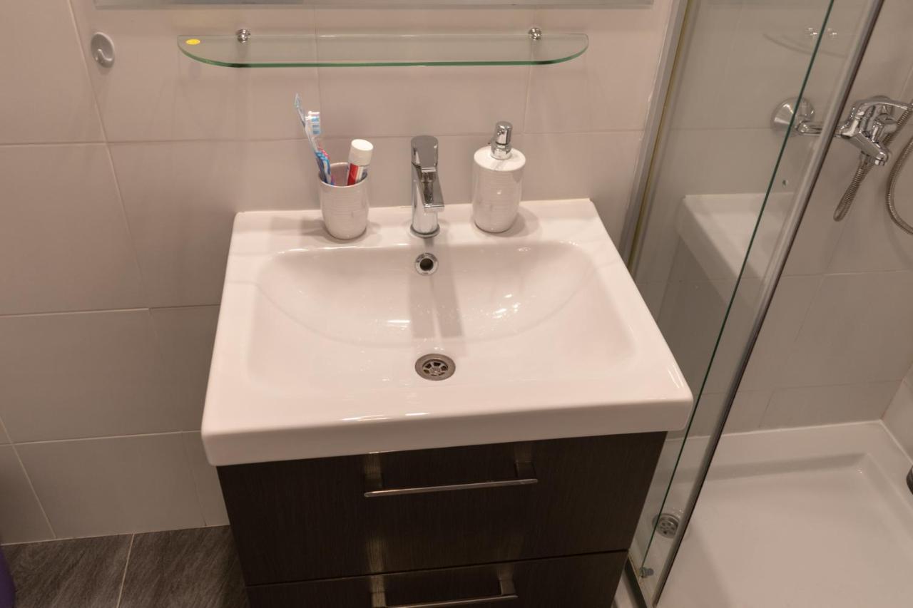 Stan Na Dan 021 Appartement Novi Sad Buitenkant foto