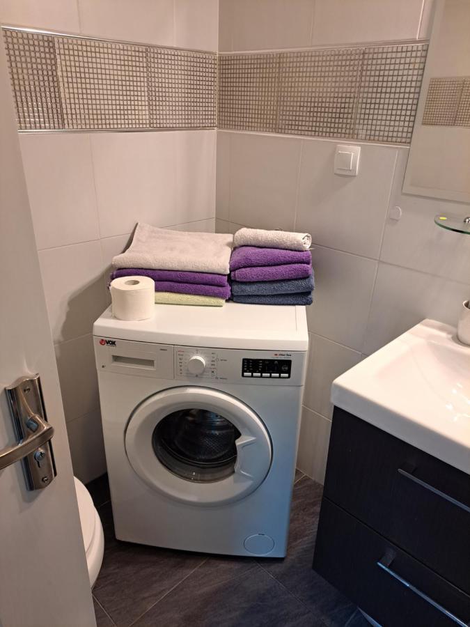Stan Na Dan 021 Appartement Novi Sad Buitenkant foto