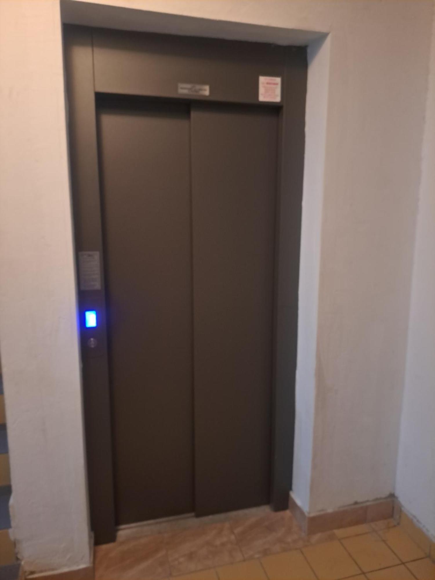 Stan Na Dan 021 Appartement Novi Sad Buitenkant foto